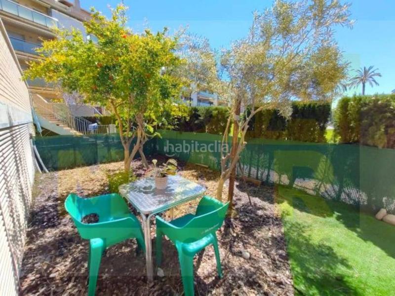 Foto a5e1a923-2463-42aa-82ea-1b1654265f6f. Piso planta baja frente al mar con jardín y terraza propios, zona salines en Cubelles
