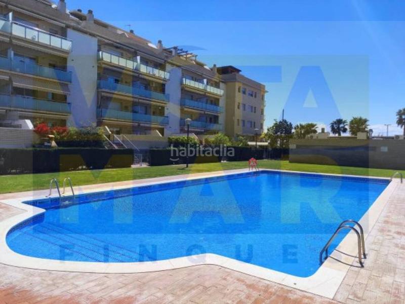 Foto caab6d87-8f32-4dcb-8ae6-d5475258c0c4. Piso planta baja frente al mar con jardín y terraza propios, zona salines en Cubelles