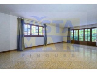 Maison à Prat de Vilanova. Casa unifamiliar a 4 vientos con jardín y vistas al mar,  2º lín