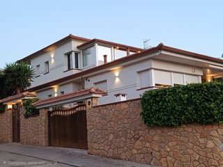 Chalet in Mas d´En Serra - Els Cards. Casa unifamiliar esquinera zona els cards sant pere ribessitges