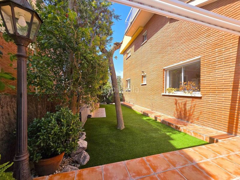 Foto 069672f4-3da5-4429-8360-da42689ef389. Casa adossada amb calefacció aparcament piscina a Cubelles