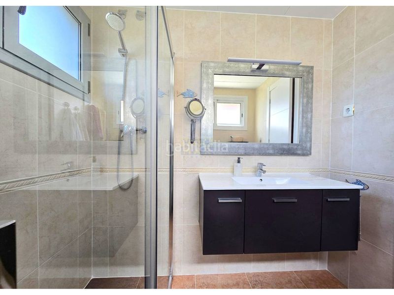 Foto 1316e60d-fb7d-4853-ab94-60b637b42209. Casa adossada amb calefacció aparcament piscina a Cubelles