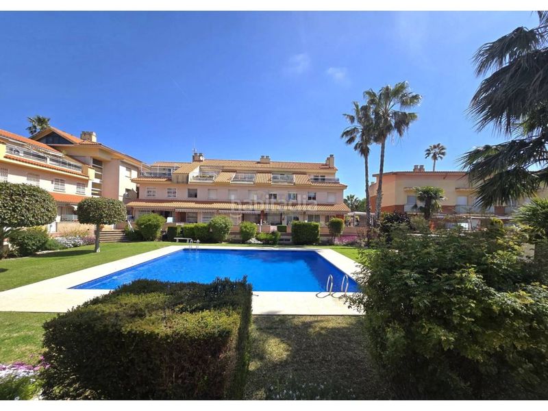 Foto 1584e074-ea0d-4fe3-a5e6-f4c21f6970e1. Casa adossada amb calefacció aparcament piscina a Cubelles