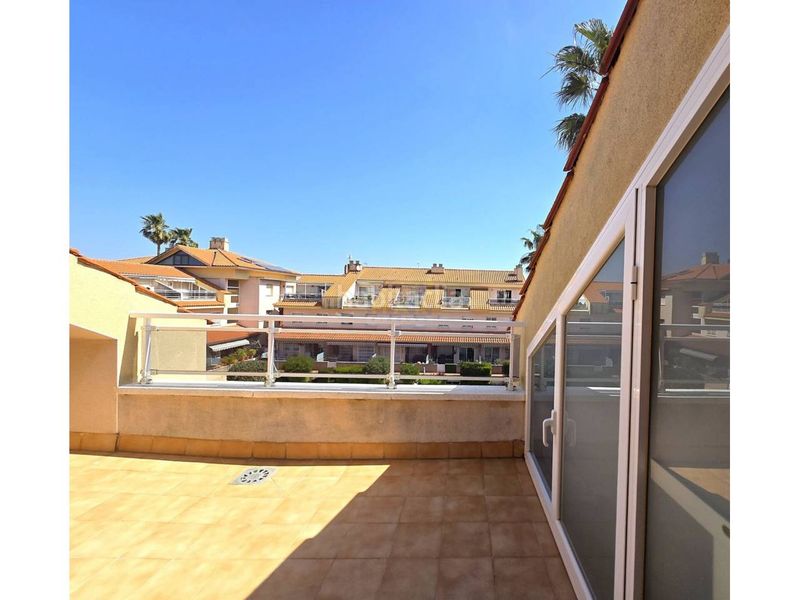 Foto 90620e6e-d88c-4882-bdd0-701323f34bdb. Casa adossada amb calefacció aparcament piscina a Cubelles