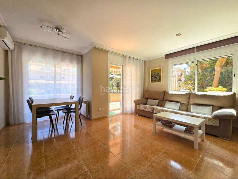 Foto d8884ba9-1149-4e41-be4b-6f398062f956. Casa adossada amb calefacció aparcament piscina a Cubelles