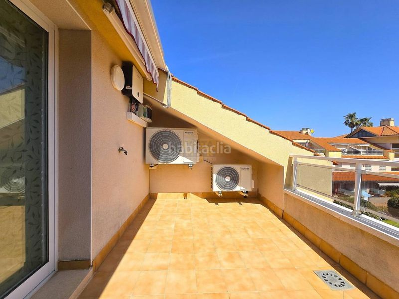 Foto e0379b93-c2bd-4b7a-8d2f-05e06e3ef736. Casa adossada amb calefacció aparcament piscina a Cubelles
