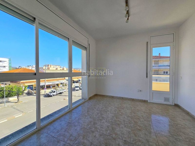 Foto a2c32c95-adbf-4fb8-93cc-940548d7db13. Pis amb aparcament piscina a Maritim Cubelles