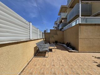 Flat in Maritim. Planta baja esquinera con terraza de 100m, zona marítim de cubel