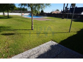 Casa adossada a Santa Maria. Casa adosada con garaje y piscina en santa maria vilanova i la g