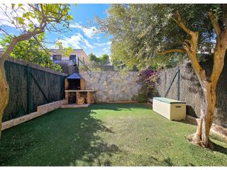 Semi detached house in Santa Maria. Casa adosada de 4 habitaciones con piscina y garaje en santa mar