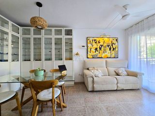 Etagenwohnung in Maritim. Bajos con vistas al mar, zona marrítim cubelles