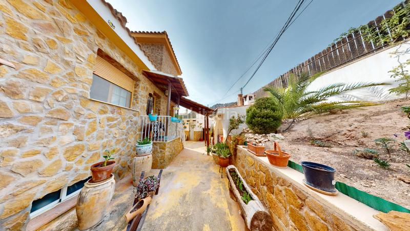 Foto 5ca98f38-4987-46e9-9085-162853feb7e7. Chalet ?? chalet reformado con vistas al maigmó, piscina y zona chill-out en finca terol () en Tibi
