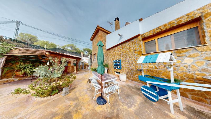 Foto 8973353e-1b07-4ac3-9cff-81bd39868faf. Chalet ?? chalet reformado con vistas al maigmó, piscina y zona chill-out en finca terol () en Tibi