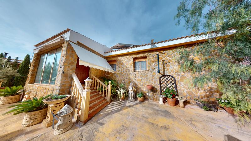 Foto baea0fa6-2518-4a1d-a97e-f7c4e1a426f5. Chalet ?? chalet reformado con vistas al maigmó, piscina y zona chill-out en finca terol () en Tibi