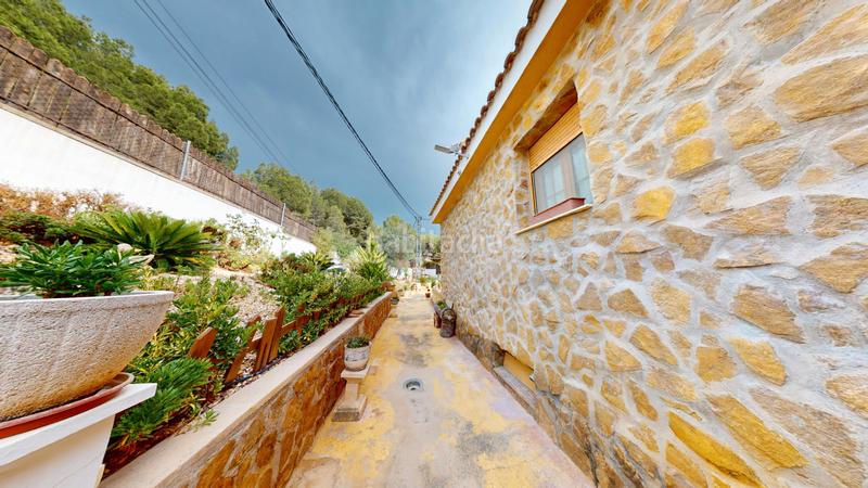 Foto d4966539-35d3-4bc9-89db-2f1aed41a80e. Chalet ?? chalet reformado con vistas al maigmó, piscina y zona chill-out en finca terol () en Tibi