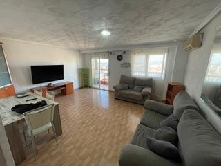 Lloguer Pis  Carrer bono guarner. Alquiler de 4 habitaciones y 2 baños en el barrio de san blas