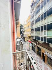 Appartement à Barrio del Centro. Amplia vivienda en la zona del centro de alicante en venta.