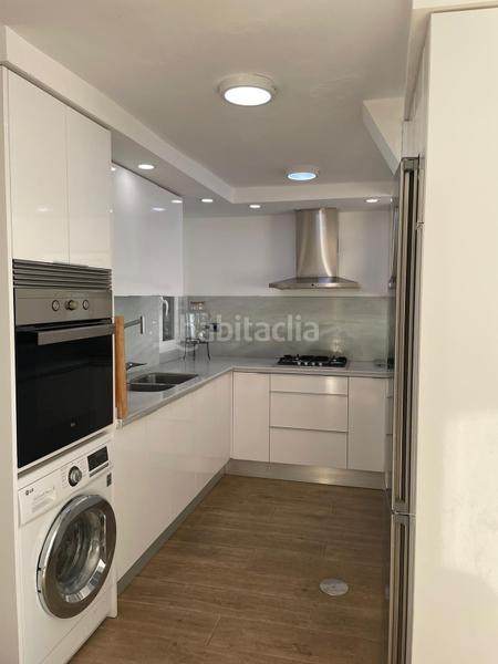 Foto 9f285054-451b-4505-ae73-097178962ce5. Alquiler piso fantástico piso reformado en primera línea de playa de la Albufereta. en Alicante
