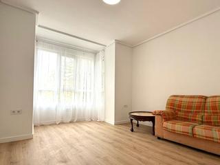 Appartement à San Antón. Amplia vivienda reformada en la zona de san anton.