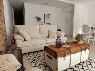 Miete Etagenwohnung in Carolinas Bajas. Amplia vivienda en la zona de carolinas bajas.