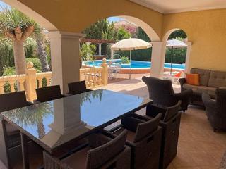 Location Chalet à Pueblo Acantilado-Lanuza. Elegante villa en el campello  cala dor con piscina privada.