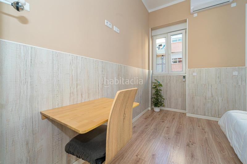 Foto e294f87c-ba0d-4e65-89c7-94fb650bb71a. Alquiler piso bonito piso en la zona del Mercado. en Alicante