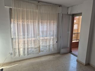 Appartement à Centro. Amplio piso a reformar en los alcázares, a 200m de la playa.