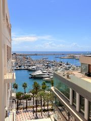 Location Attique  Calle calle médico manero mollá. Estupendo ático en el centro tradicional con vistas al puerto de