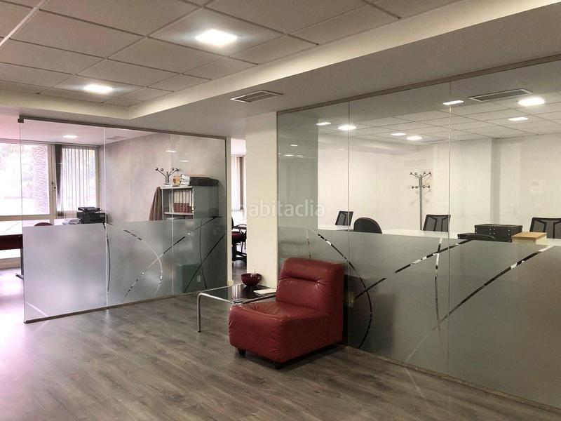 Foto 2f713a2a-fab5-4883-9949-9d84a48c1272. Alquiler local comercial amplia oficina en el centro . en Alicante