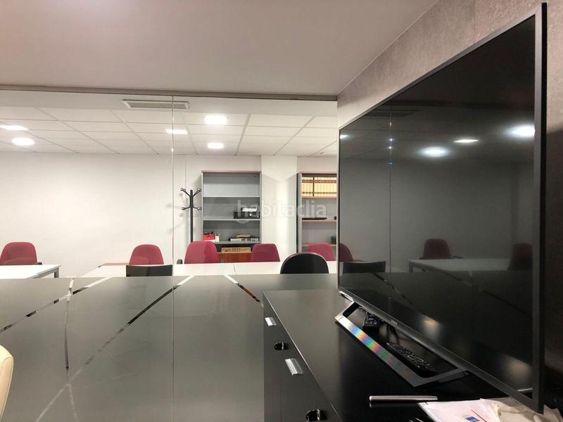 Foto 4fd94ebd-6692-48be-a7c9-90df5752dc44. Alquiler local comercial amplia oficina en el centro . en Alicante