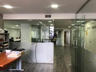 Location Local commercial  Avenida del doctor gadea. Amplia oficina en el centro de alicante.