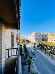 Affitto Appartamento  Avenida de la estación. Amplia vivienda en urbanización zona ensanchediputación.