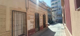 Maison jumelée à Calle prim 17. Se venden dos casas sobre solar de 170 m2