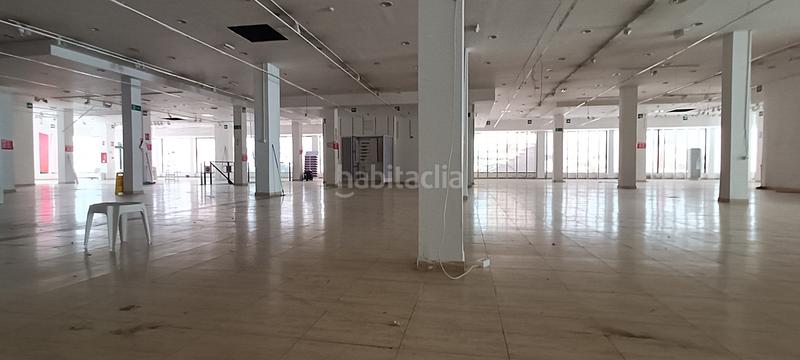 Foto 6b452558-5a85-4558-b0fd-3616fb50c508. Alquiler local comercial en carretera de ronda 387 se alquila magnifico local de 1.300m2. en Almería