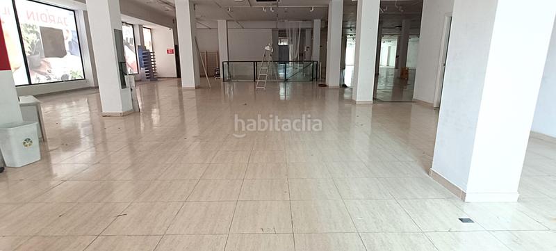 Foto b0021282-9381-4646-a937-29c863f1de01. Alquiler local comercial en carretera de ronda 387 se alquila magnifico local de 1.300m2. en Almería
