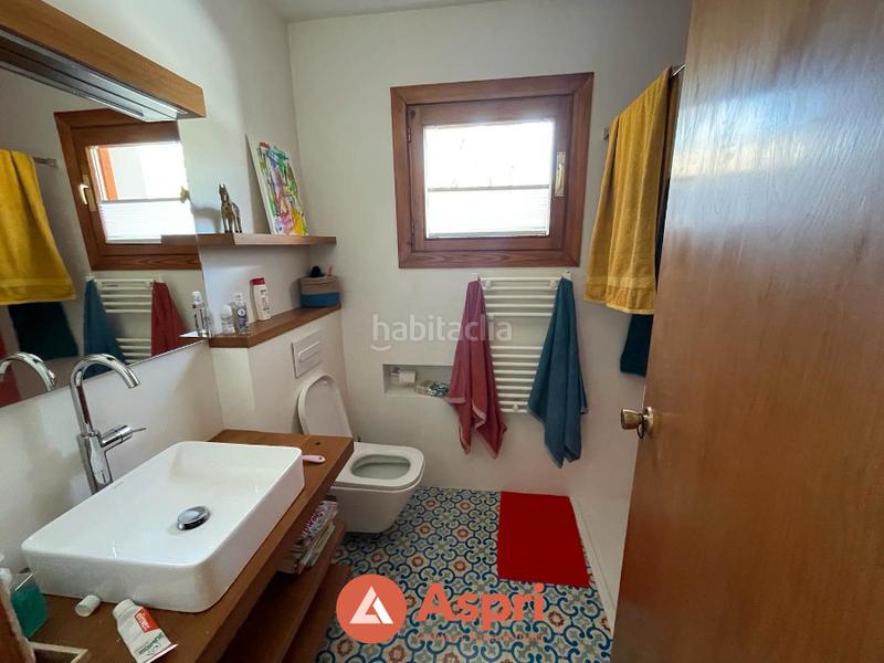 Foto 49b28c1a-32df-4157-8ebc-0d063bf6d722. Chalet mit kamin heizung parking pool in Ciutat Diagonal Esplugues de Llobregat