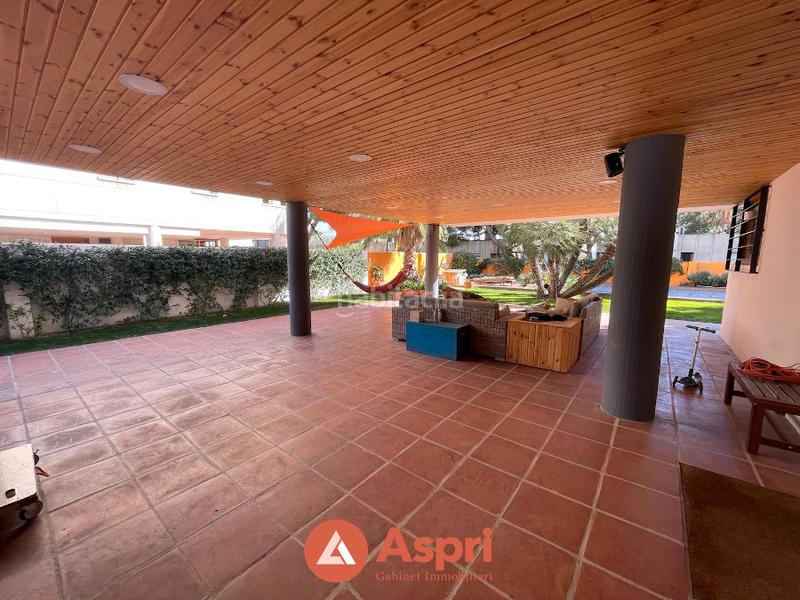 Foto e0a18e10-7065-467b-9545-4154df912feb. Chalet mit kamin heizung parking pool in Ciutat Diagonal Esplugues de Llobregat