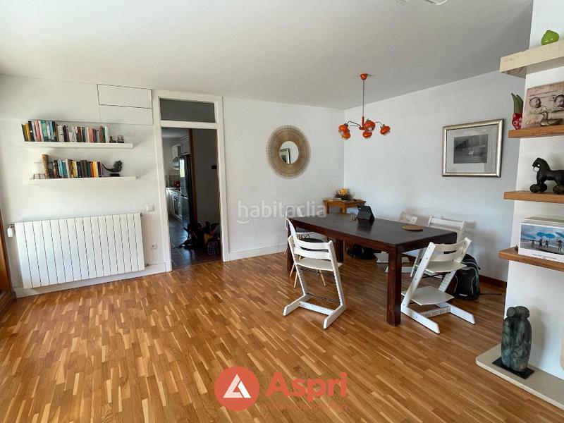 Foto 079a8ed1-19e7-4cc0-8fca-e22a49eefd82. Chalet with fireplace heating parking pool in Ciutat Diagonal Esplugues de Llobregat