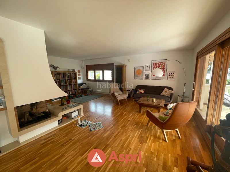 Foto 346eb401-6bb7-454d-bf29-6d1ab964b4b4. Chalet with fireplace heating parking pool in Ciutat Diagonal Esplugues de Llobregat