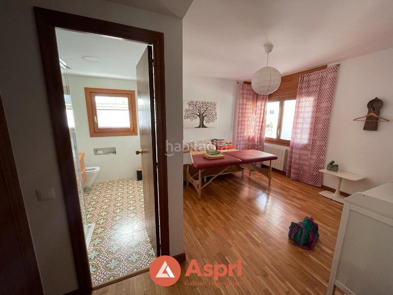 Foto 47377721-8d29-47f3-aa15-af1749426ed5. Chalet with fireplace heating parking pool in Ciutat Diagonal Esplugues de Llobregat