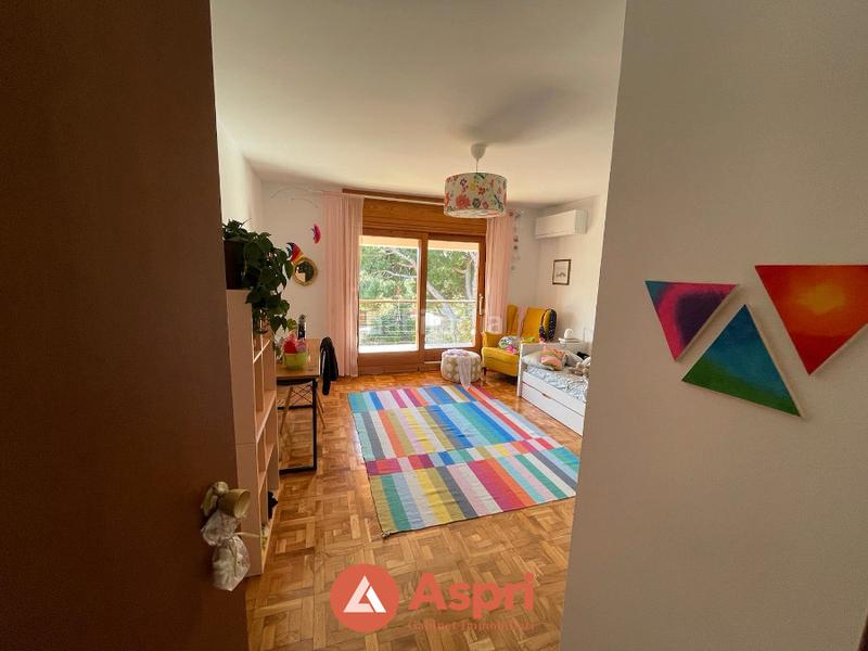 Foto 9eb2486a-89d2-4fd7-a352-0b94b7e4e2cc. Chalet with fireplace heating parking pool in Ciutat Diagonal Esplugues de Llobregat