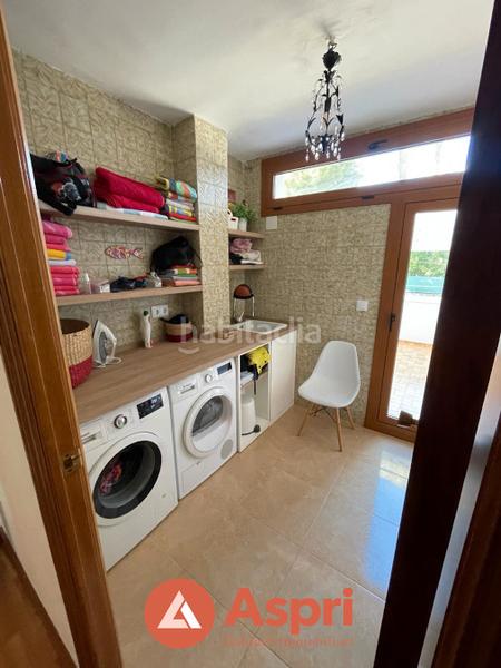 Foto e2f4ac4f-5e55-4317-a85f-3da515587ab3. Chalet with fireplace heating parking pool in Ciutat Diagonal Esplugues de Llobregat