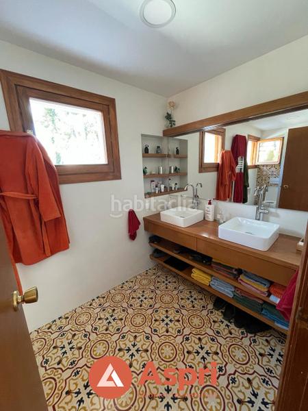 Foto f33752c2-64ed-49d7-aaf5-f86c5f1ab0e3. Chalet with fireplace heating parking pool in Ciutat Diagonal Esplugues de Llobregat