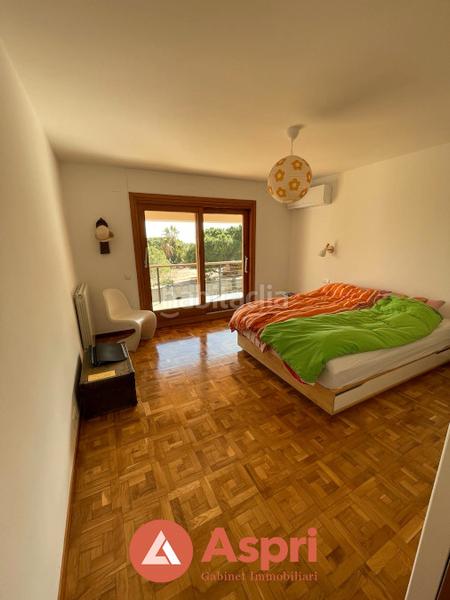 Foto 425d7bb4-cdce-4010-9f76-4a9fb065f03a. Chalet avec cheminée chauffage parking piscine dans Esplugues de Llobregat