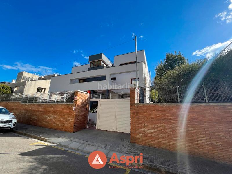 Foto 9a1277b7-2aee-4cb3-978d-f6e6748d19c9. Chalet avec cheminée chauffage parking piscine dans Esplugues de Llobregat