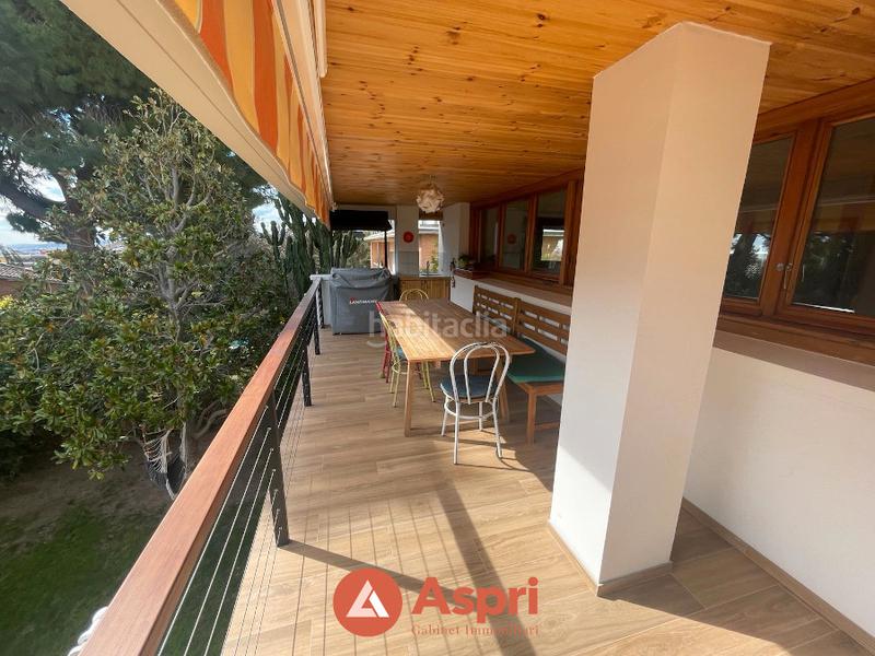 Foto b6605dde-4a11-4f6f-8d6b-3147fd0b06d0. Chalet avec cheminée chauffage parking piscine dans Esplugues de Llobregat