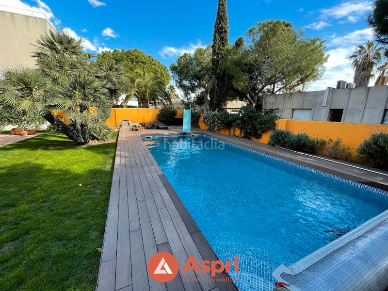 Foto d6f59b3d-d484-4766-b19a-5de2846e8355. Chalet avec cheminée chauffage parking piscine dans Esplugues de Llobregat