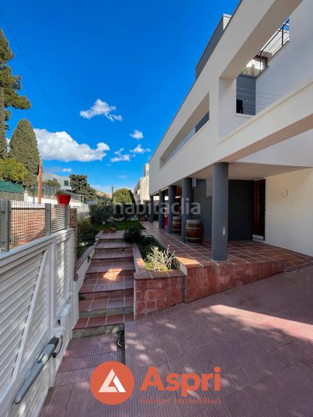 Foto 26f24298-7497-4b7a-ae2f-d48c4aec4d08. Chalet en Ciutat Diagonal Esplugues de Llobregat