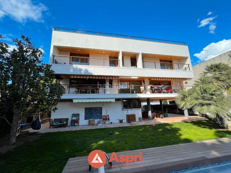 Foto 55b09c93-f05f-4a66-936e-c73fbd46d6e7. Chalet en Ciutat Diagonal Esplugues de Llobregat