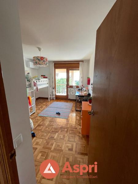 Foto be0acdf8-8d5a-4326-b5d3-acdc3d223034. Chalet en Ciutat Diagonal Esplugues de Llobregat
